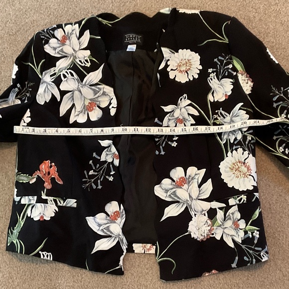 size petite XL, new condition, bust up to 42” inches, pretty flowers 🌸 blazer - Picture 5 of 11